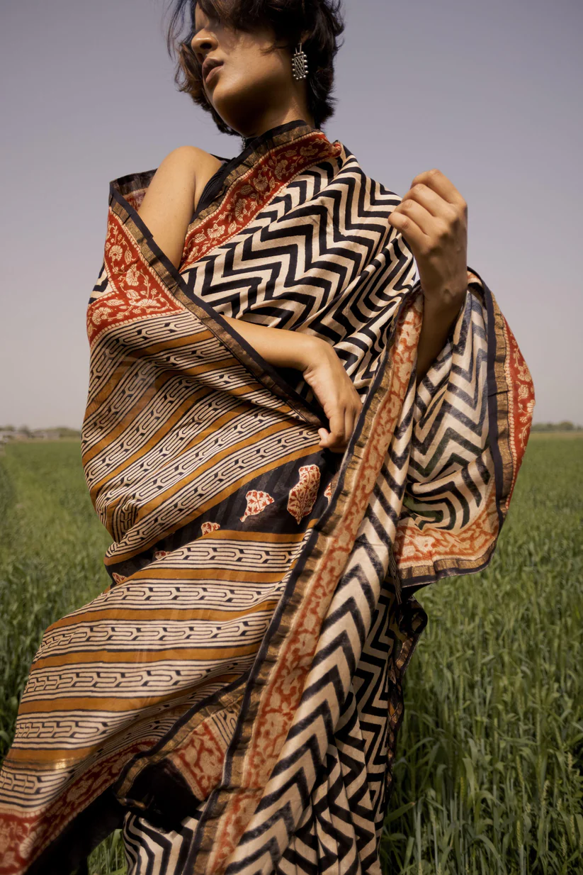 Natural dyed Bagru saree – Roheda- Chevron Syahi Begar